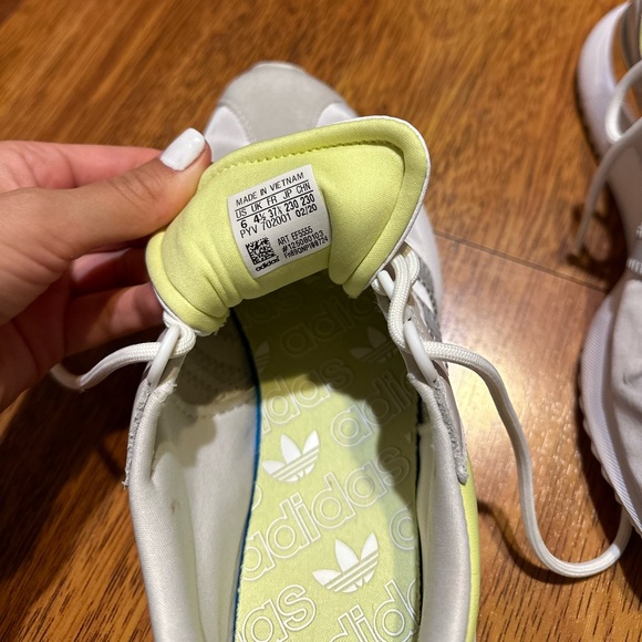 Adidas sports sneakers - Picture 4 of 7